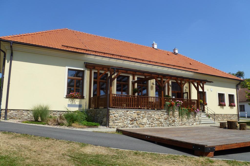 Penzion U Rudolfu Vlasenice Екстериор снимка